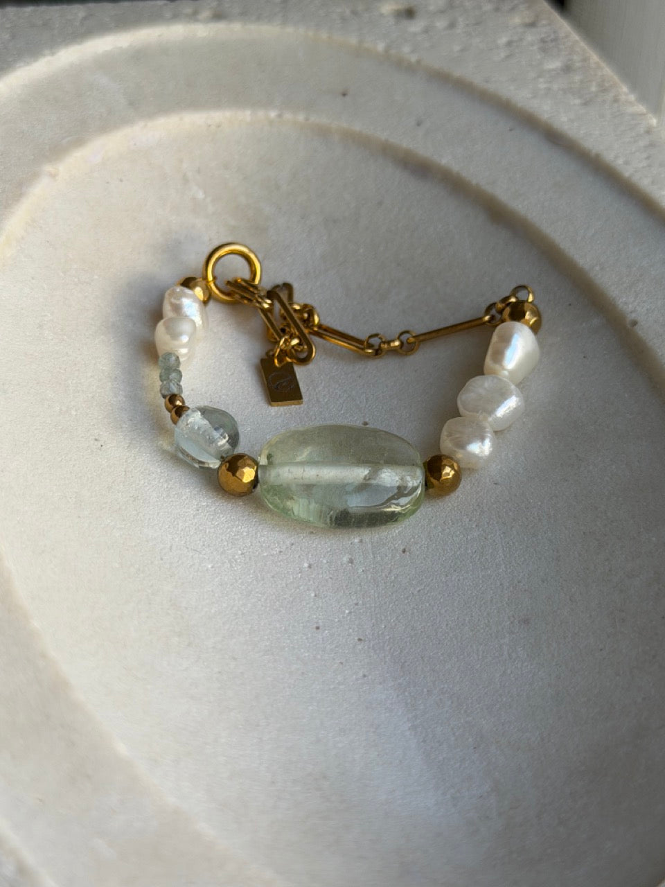 Mint Glacé Perlenarmband mit Prasiolith und Gold – Produktfoto 7