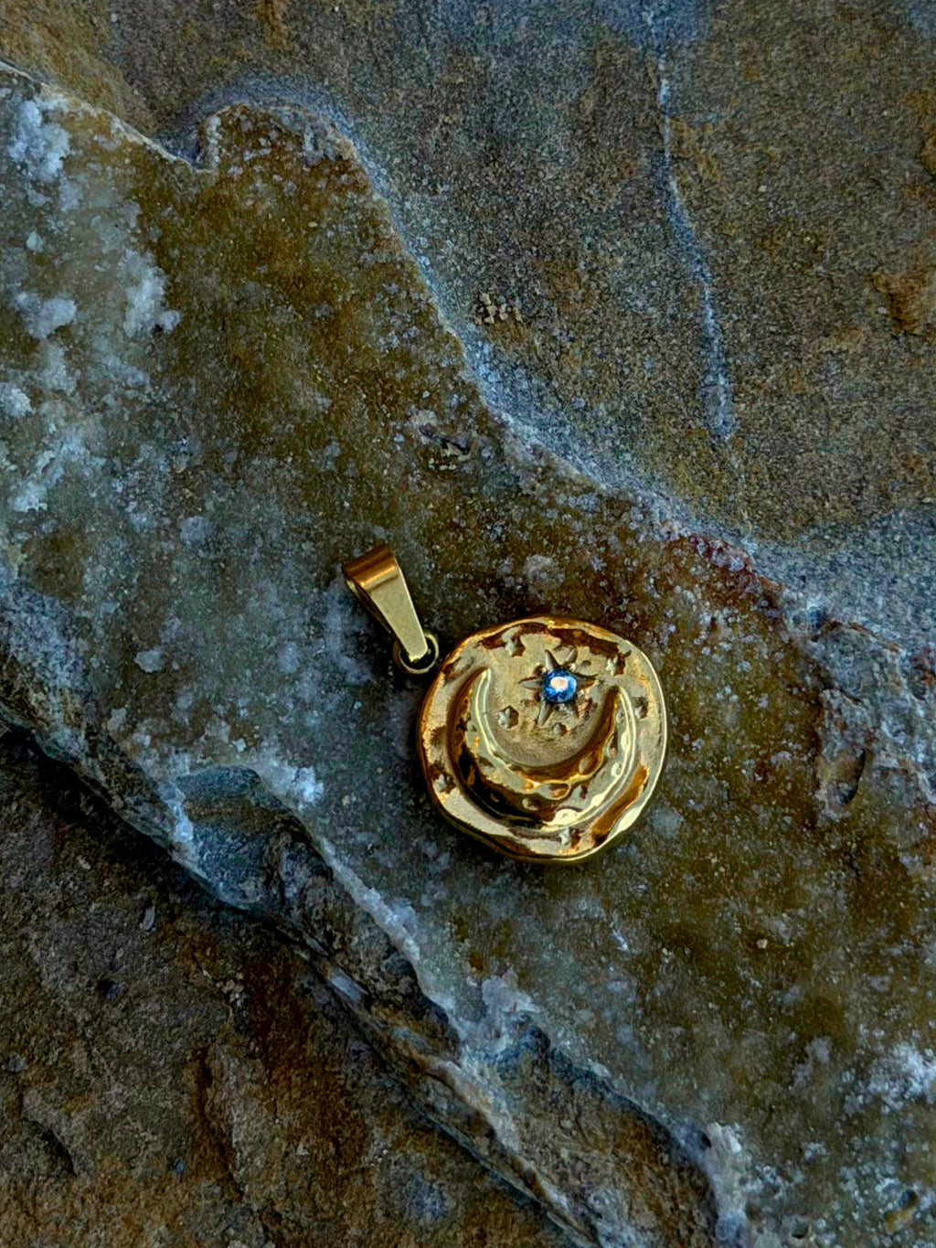 Mond-Medaillon Charm mit blauem Zirkonia | Edelstahl 18K vergoldet