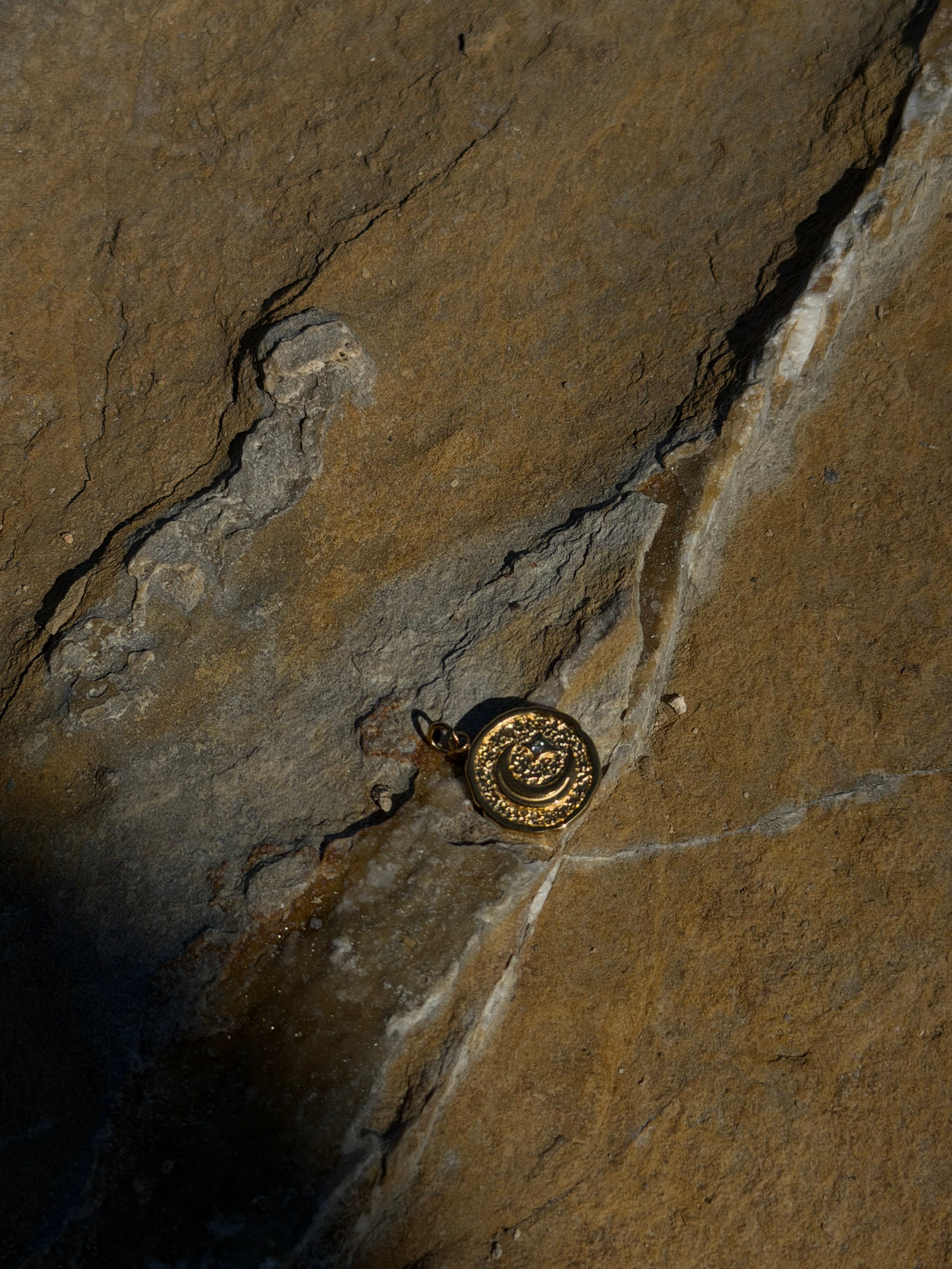 Zweiseitiger Sonne & Mond Charm mit Zirkonia | Edelstahl 18K vergoldet