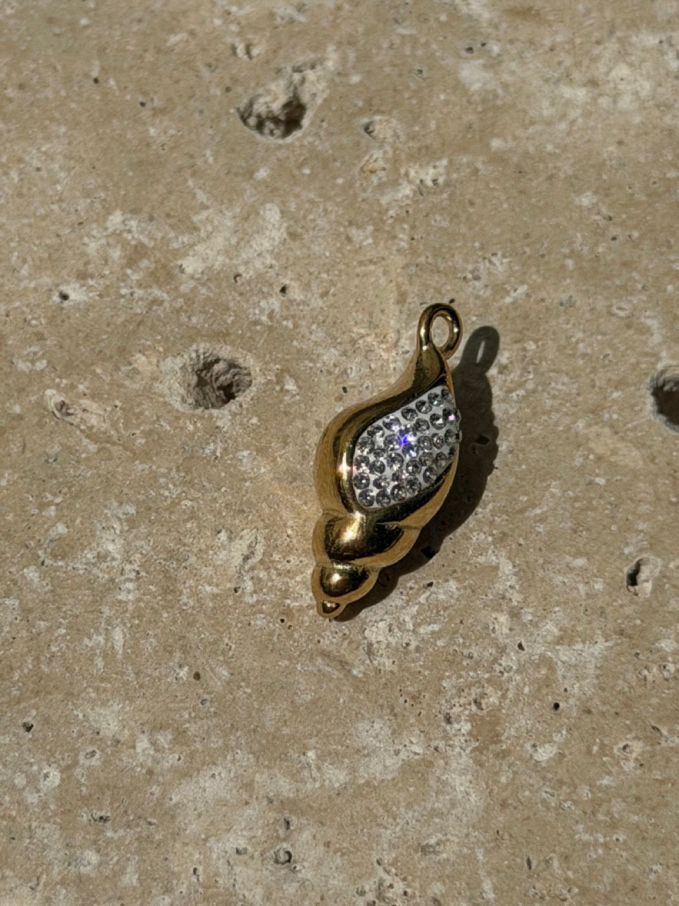 Strandschnecken-Charm mit Zirkonia | Edelstahl 18K vergoldet