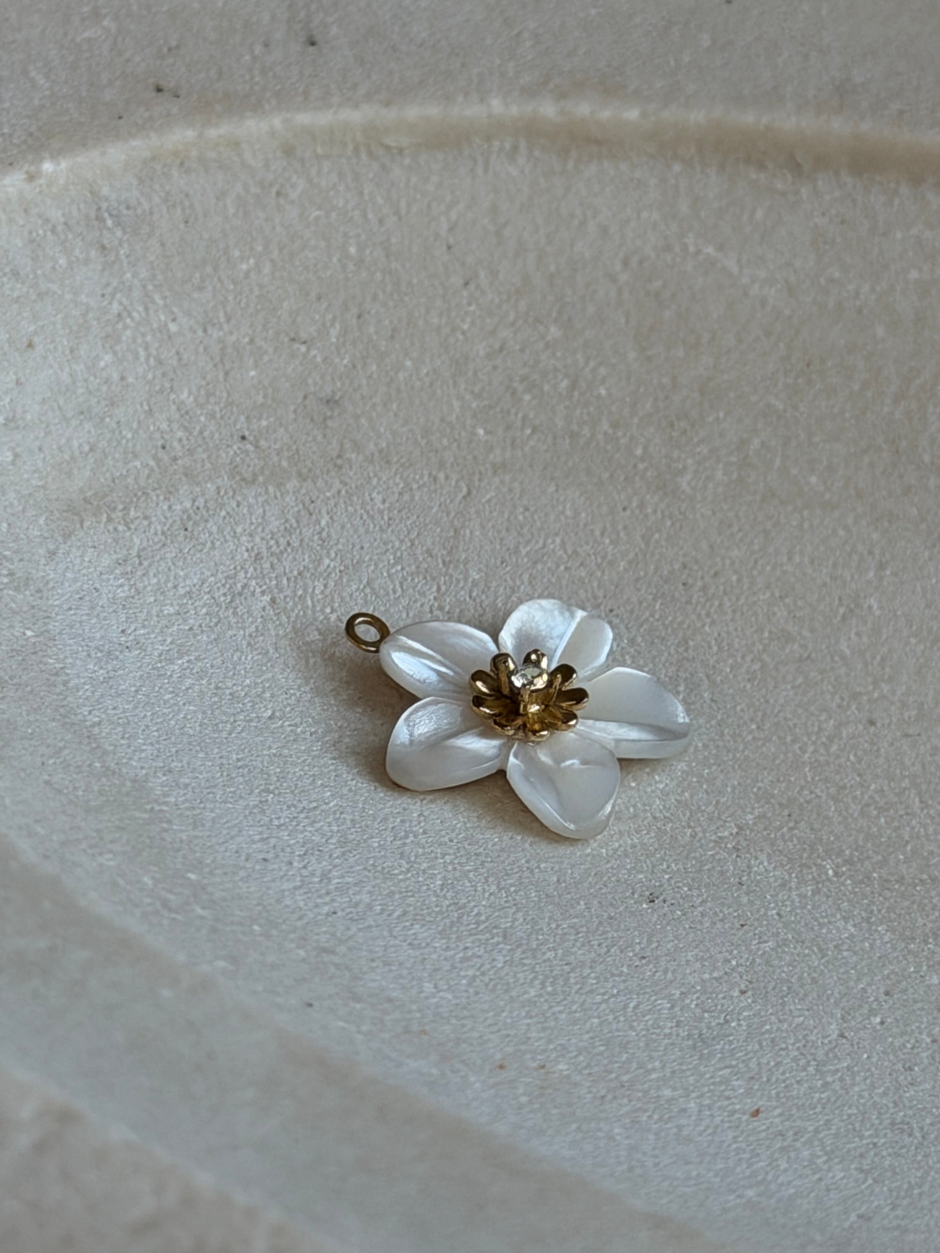 Naturmuschel Blumen Anhänger 