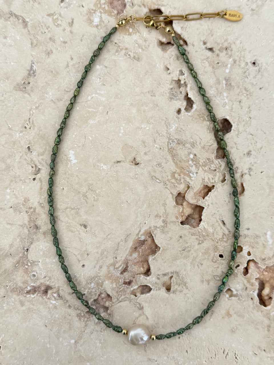 Oliva Pearl – Grüne Süßwasserperlenkette | Edelstahl 18K vergoldet