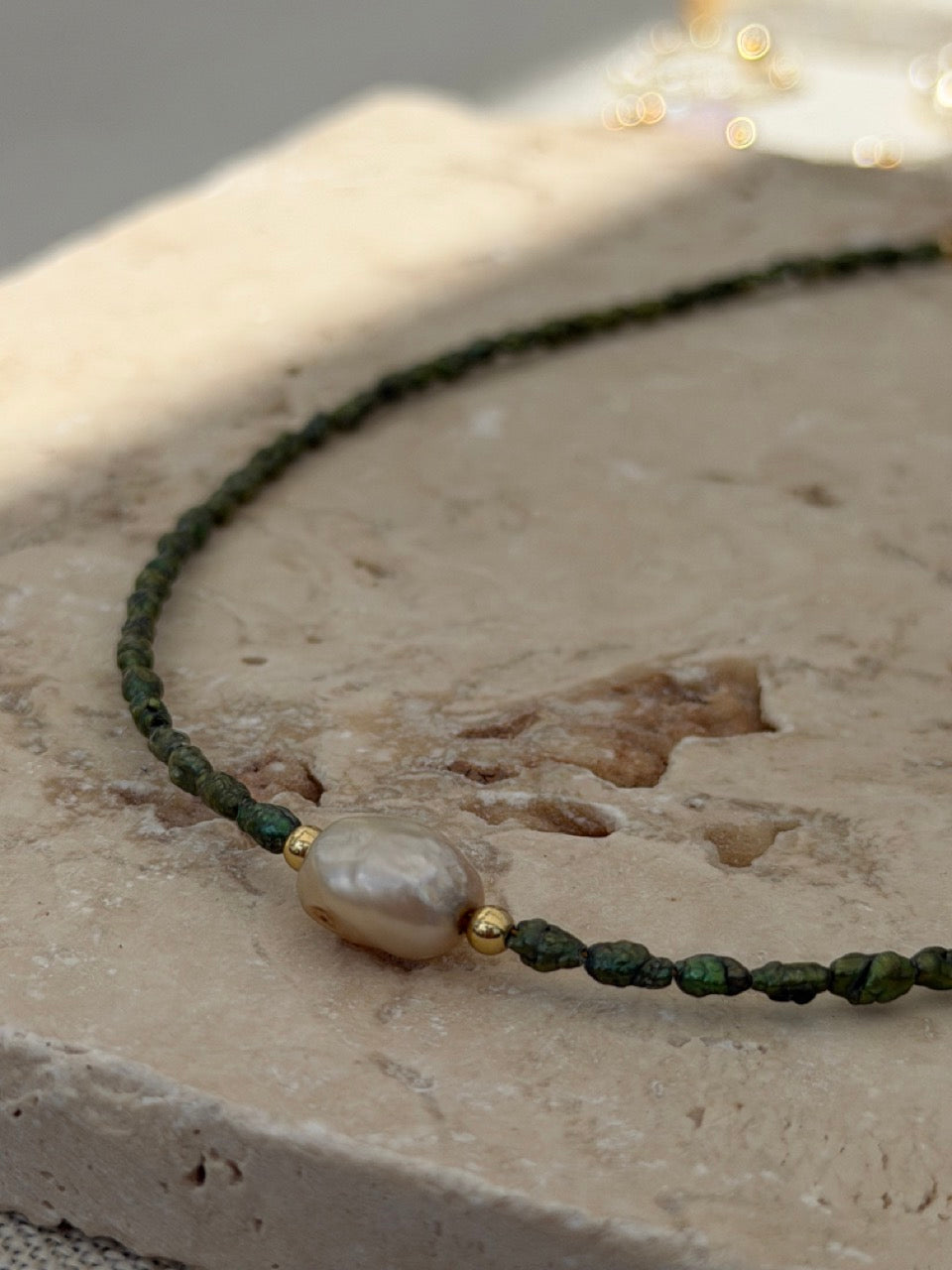 Oliva Pearl – Grüne Süßwasserperlenkette | Edelstahl 18K vergoldet