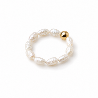 Perlenring Pearl Balance elastisch – Süßwasserperlen & Goldkugel, handgefertigt
