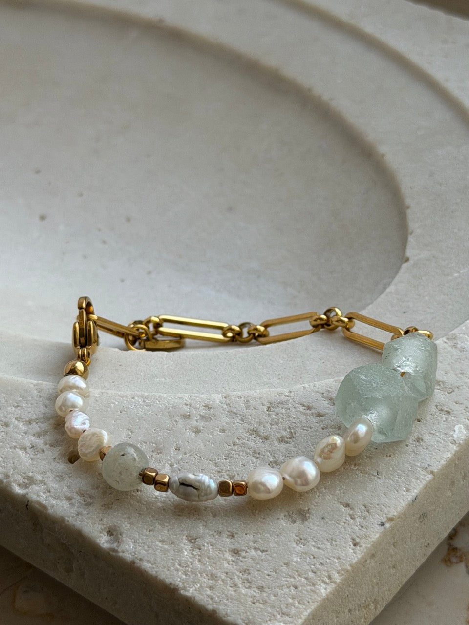 Prasiolite Muse Armband in zartem Grün und Gold – Produktfoto 2