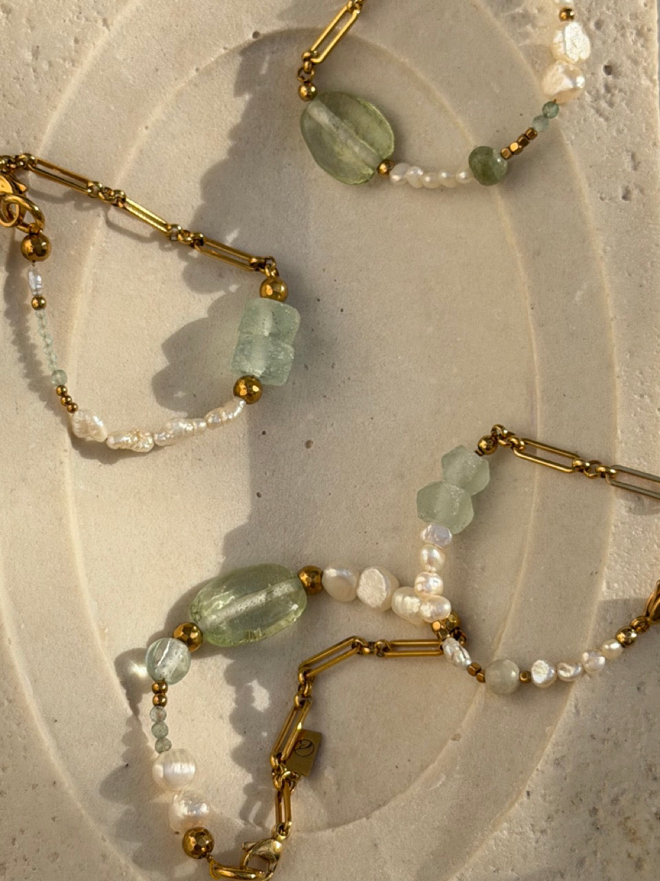 Prasiolite Muse Edelsteinarmband – Sammelansicht mit Süßwasserperlen und Gliederkette