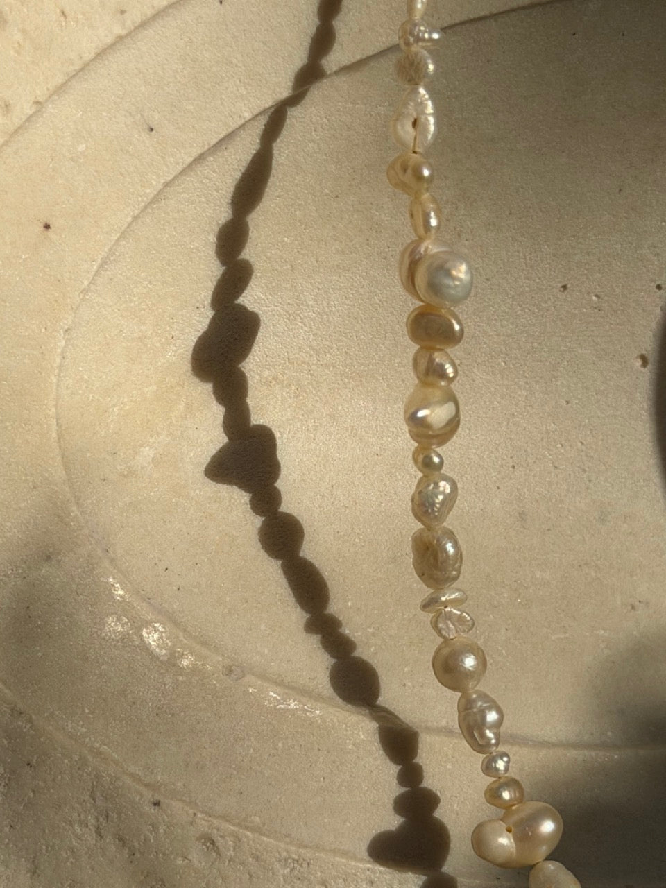 Pure Paradise Perlenarmband mit 18K vergoldetem Karabinerhaken – Produktfoto 3