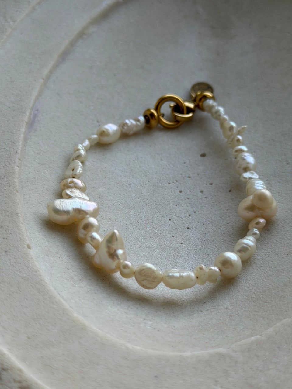Pure Paradise Süßwasserperlen-Armband im Detail – Produktfoto 5