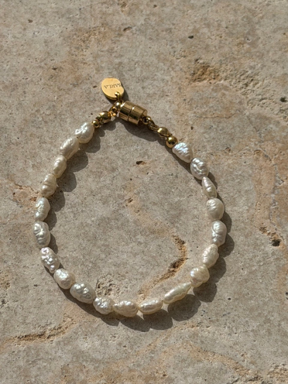 Pure Premium Armband mit Süßwasserperlen | Edelstahl 18K vergoldet