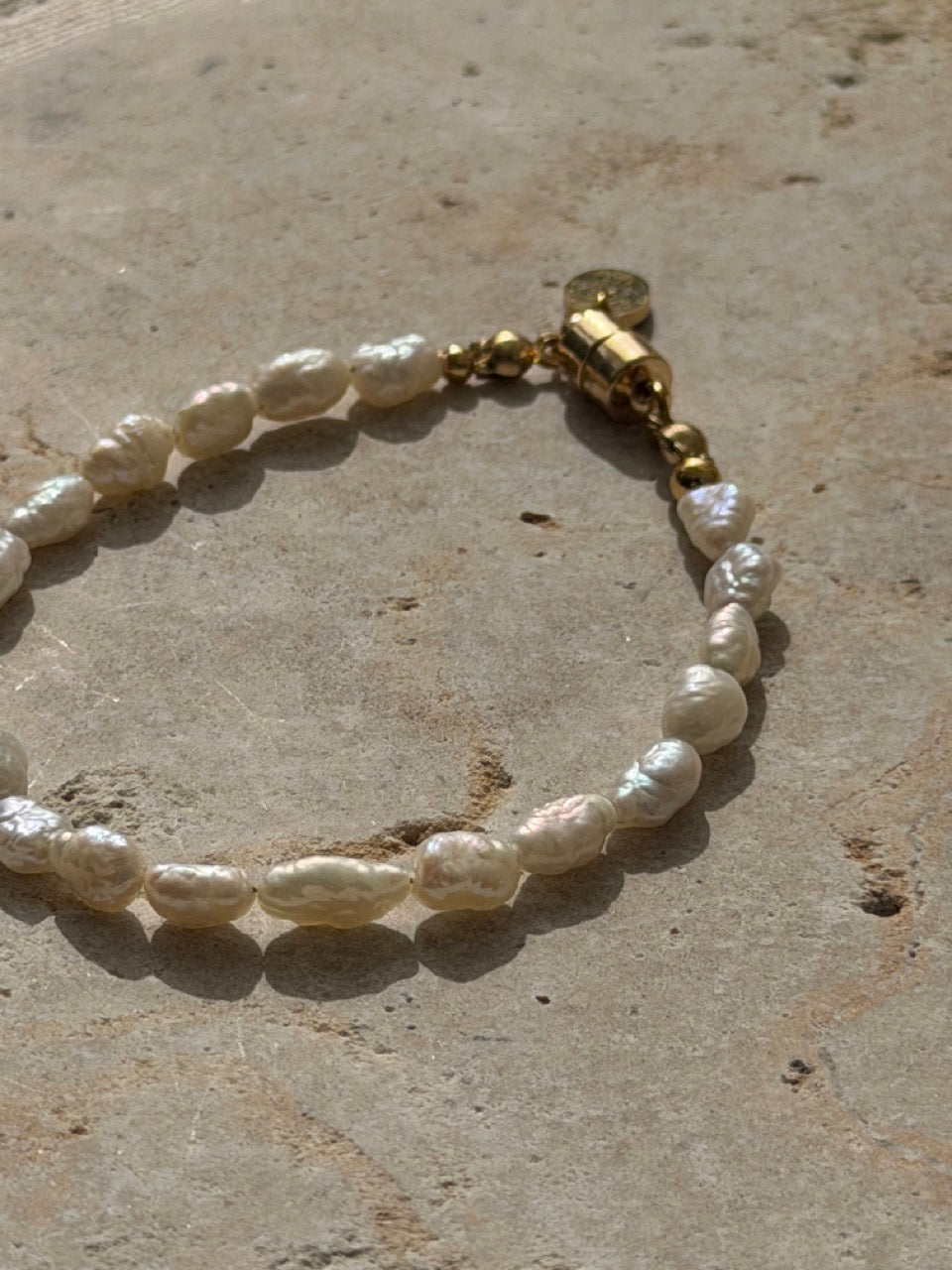 Pure Premium Armband mit Süßwasserperlen | Edelstahl 18K vergoldet