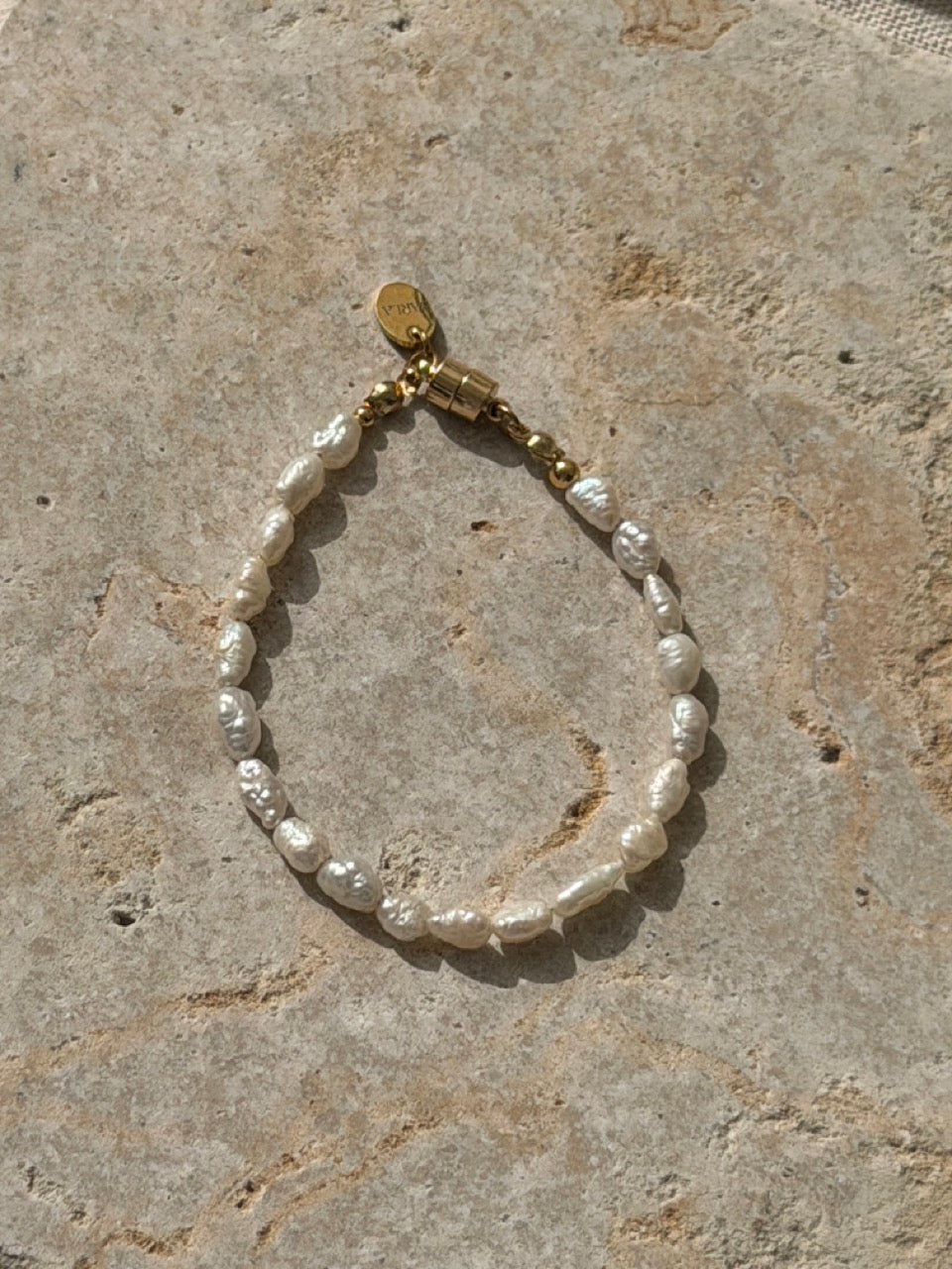 Pure Premium Armband mit Süßwasserperlen | Edelstahl 18K vergoldet