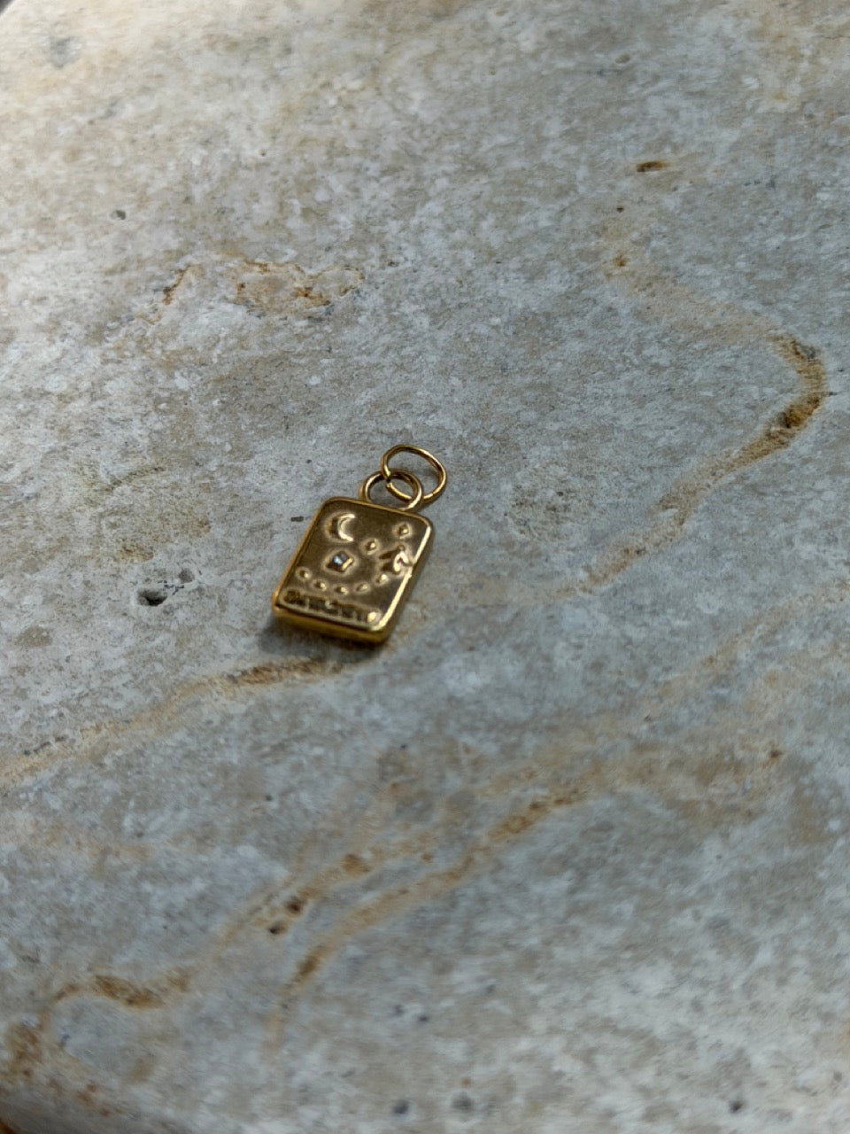Reisepass Anhänger Gold – Beidseitiger Reise Charm | 18K vergoldet
