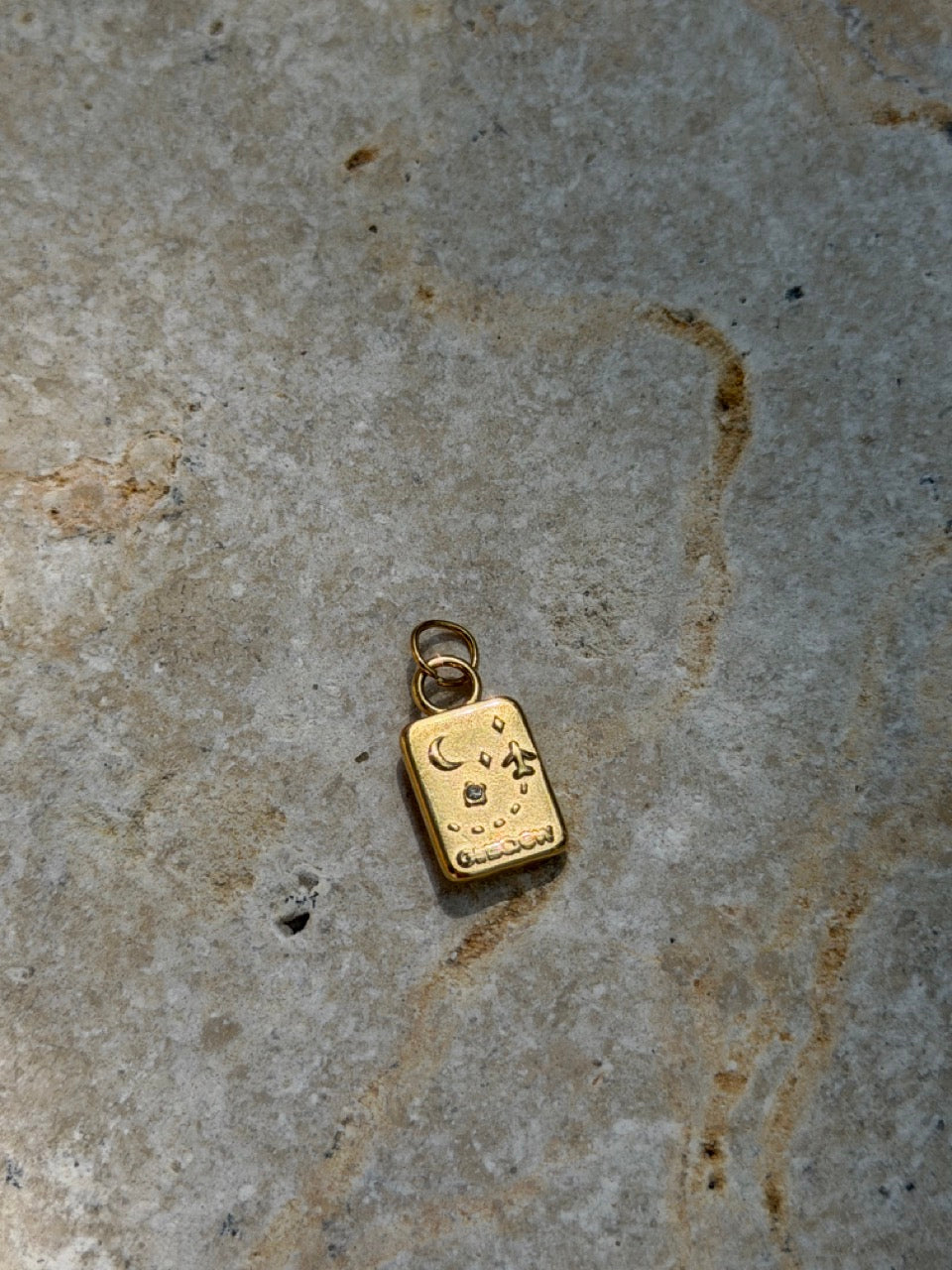 Reisepass Anhänger Gold – Beidseitiger Reise Charm | 18K vergoldet