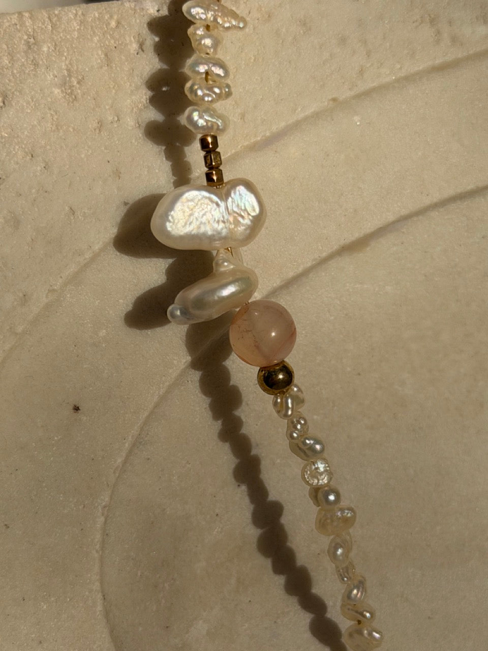 Rosebud Armband mit Süßwasserperlen in Rosé – Produktfoto 1