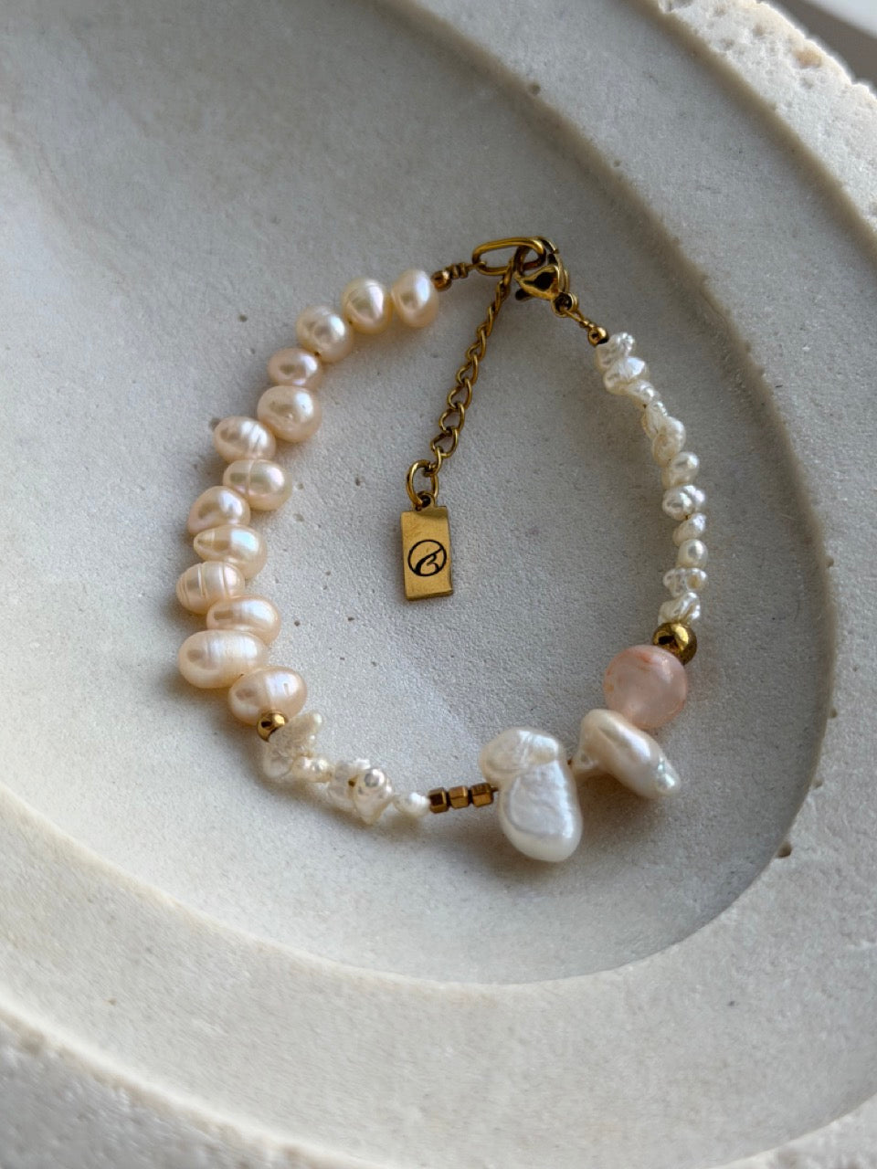 Rosebud Armband mit rosa Achat-Perle – Produktfoto 2