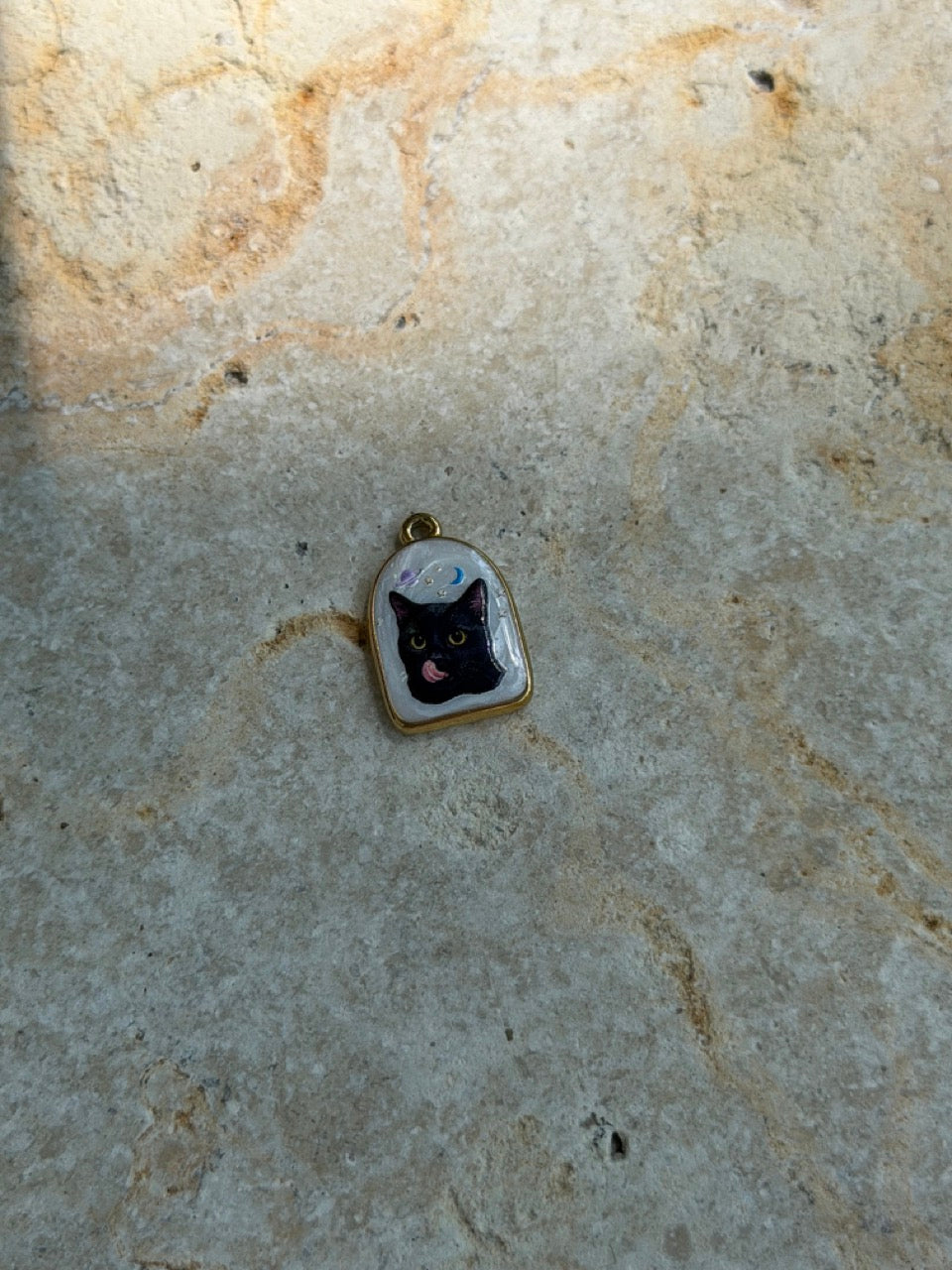 Medaillon Kettenanhänger schwarze Katze – Halbe Ellipse | 18K vergoldet