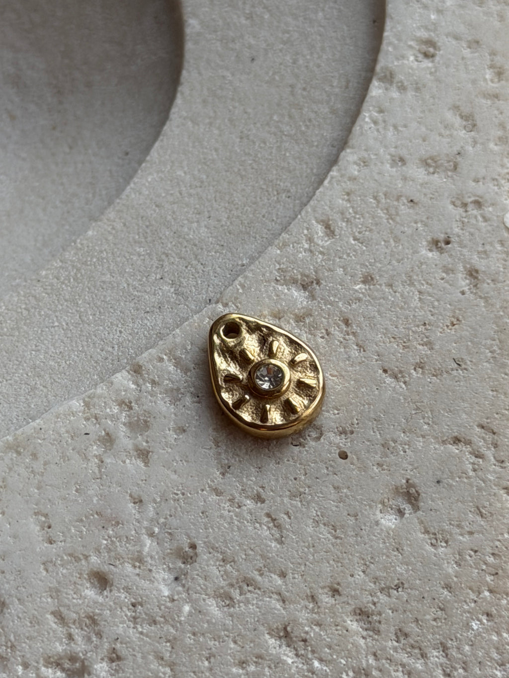 Tropfen-Sonnen Charm mit Zirkonia | Edelstahl 18K vergoldet