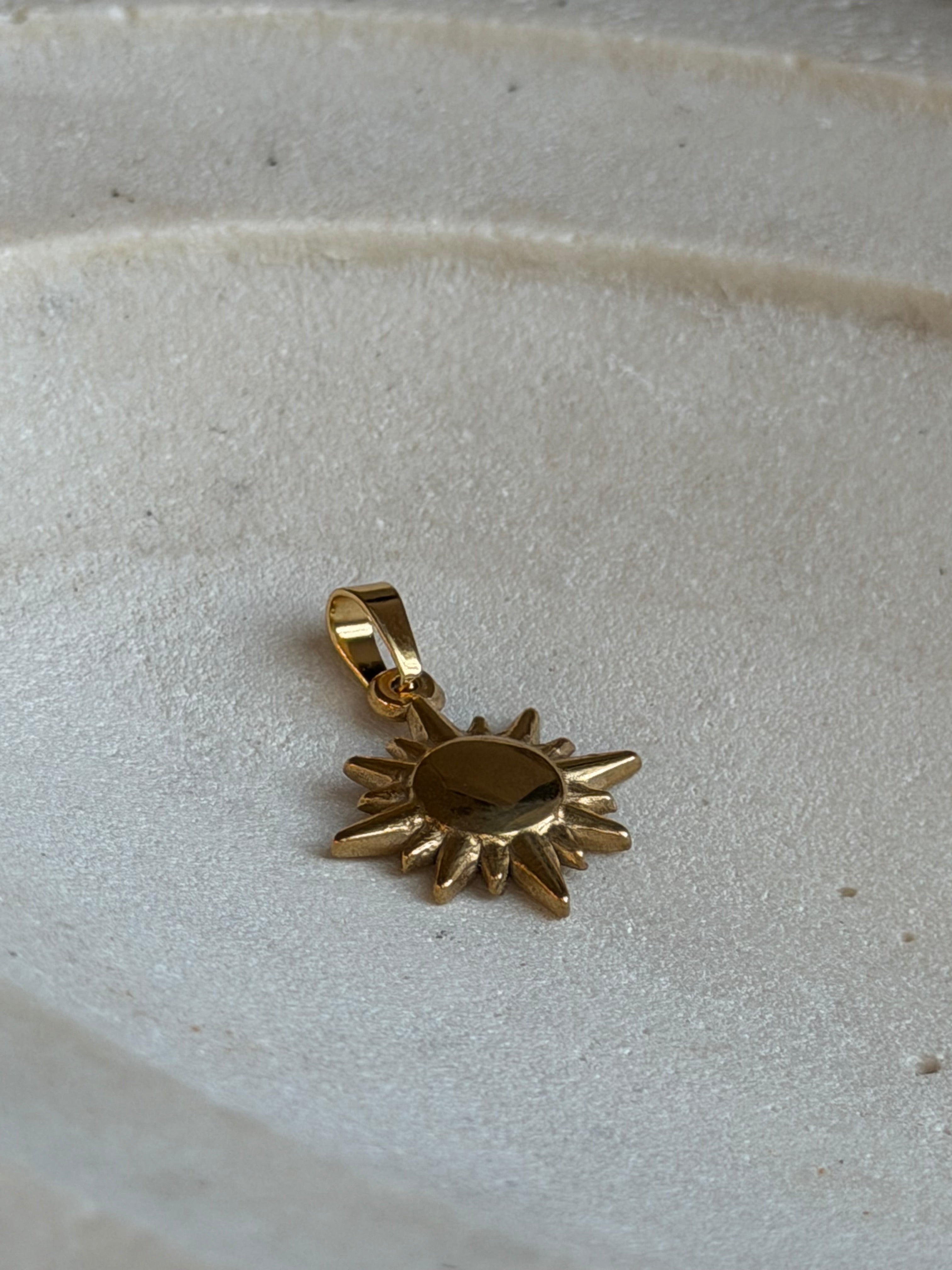Mittelgrosser Sonnen-Charm | Edelstahl 18K vergoldet