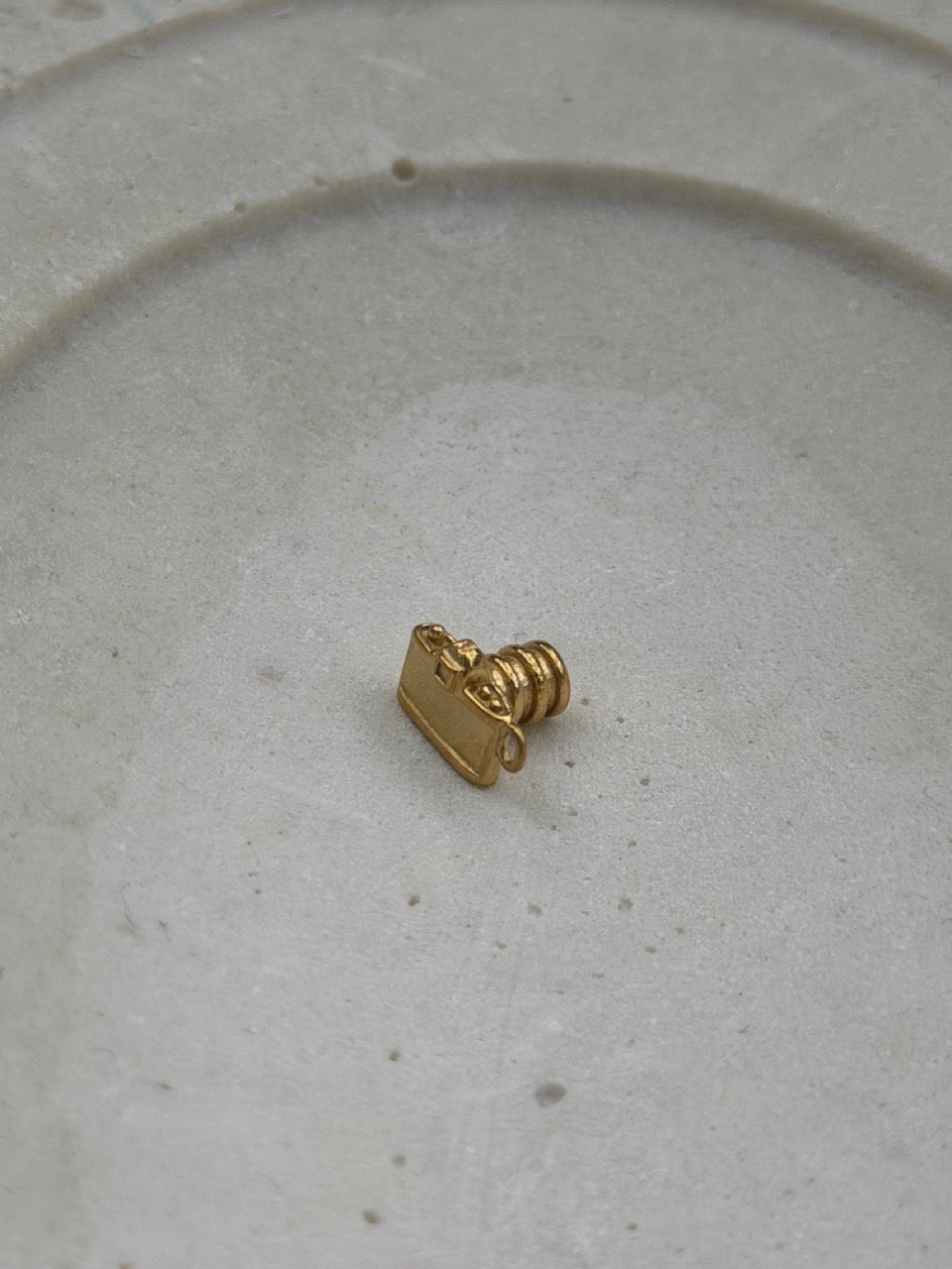 Kamera Anhänger Gold – Spiegelreflex Charm | 18K vergoldet