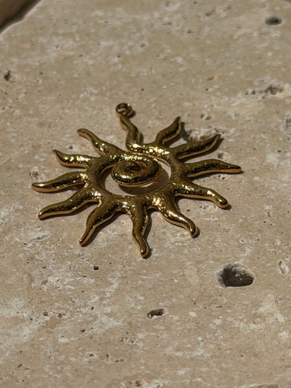 Goldener Spiralsonnen-Anhänger groß | Edelstahl 18K vergoldet