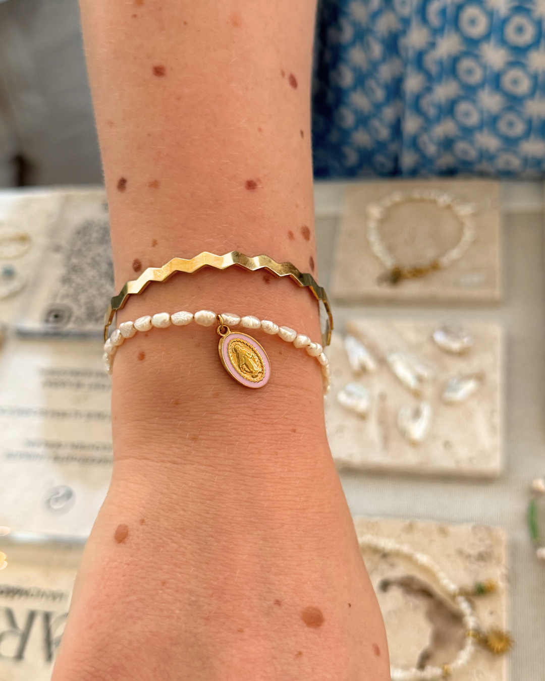 Süßwasserperlen Armband PURE Gold – Personalisierbar in Länge, Farbe & Verschluss