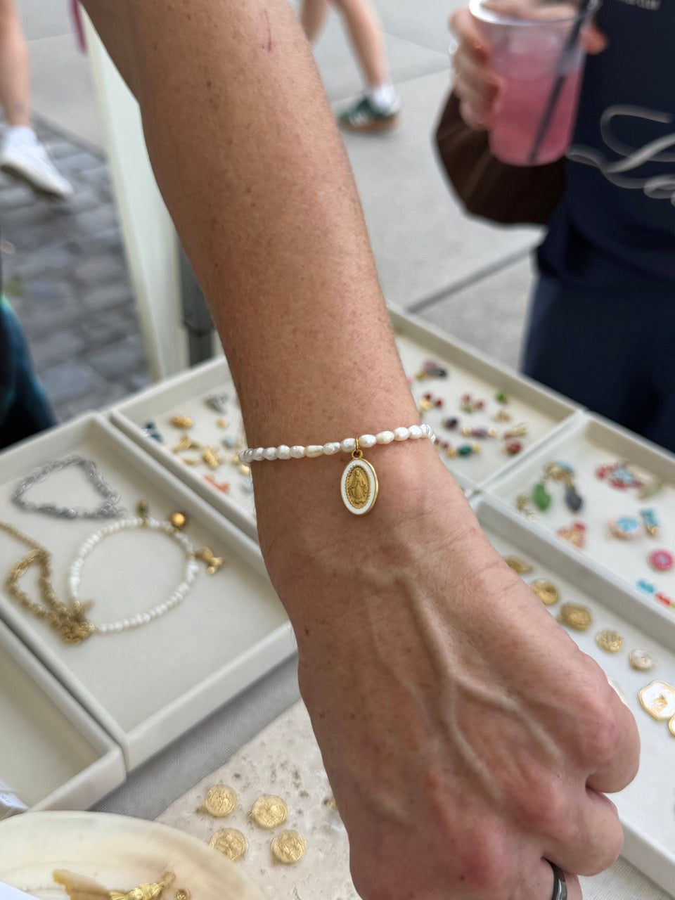 Maria-Medaillon klein mit Emaille – In 7 Farben | Edelstahl 18K vergoldet