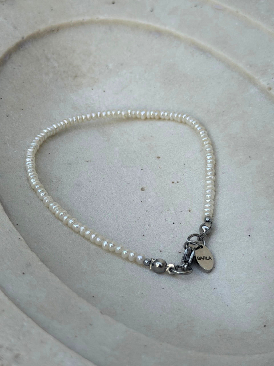 PURE Süßwasserperlen-Armband in Silber von BARLA, handgemacht in Düsseldorf – Ansicht 4