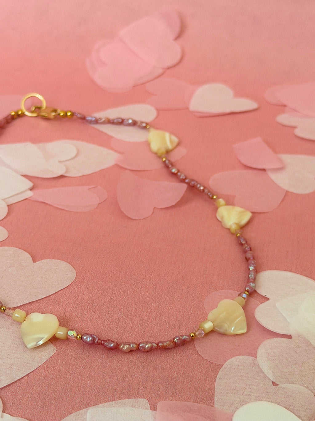 Sweet Medley Geschenkset – Halskette & Armband aus roséfarbenen Süßwasserperlen mit Muschelherzen | Valentinstag & Galentine Geschenk