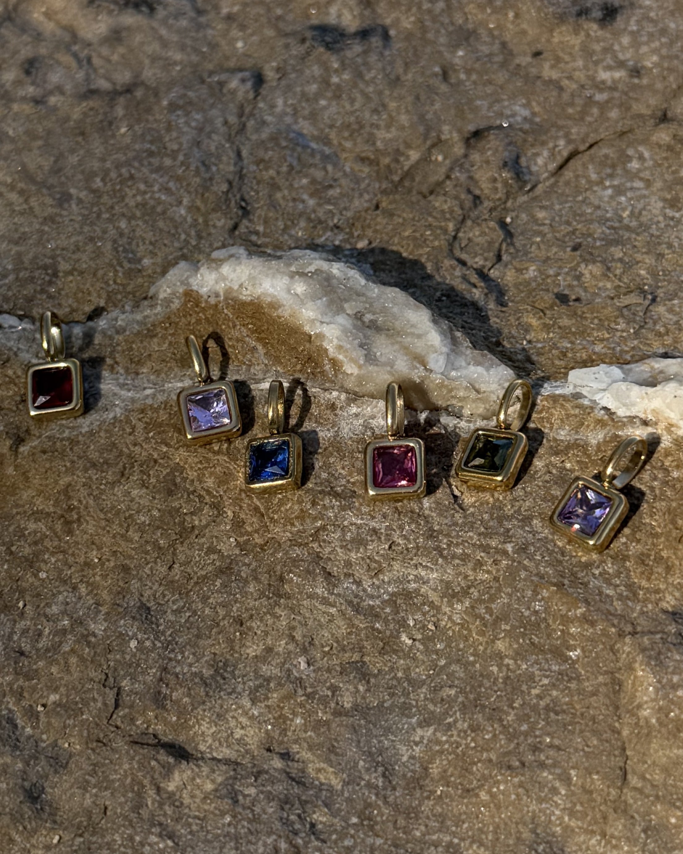 Goldener Geburtsstein Anhänger mit Zirkonia | Edelstahl 18K Vergoldung