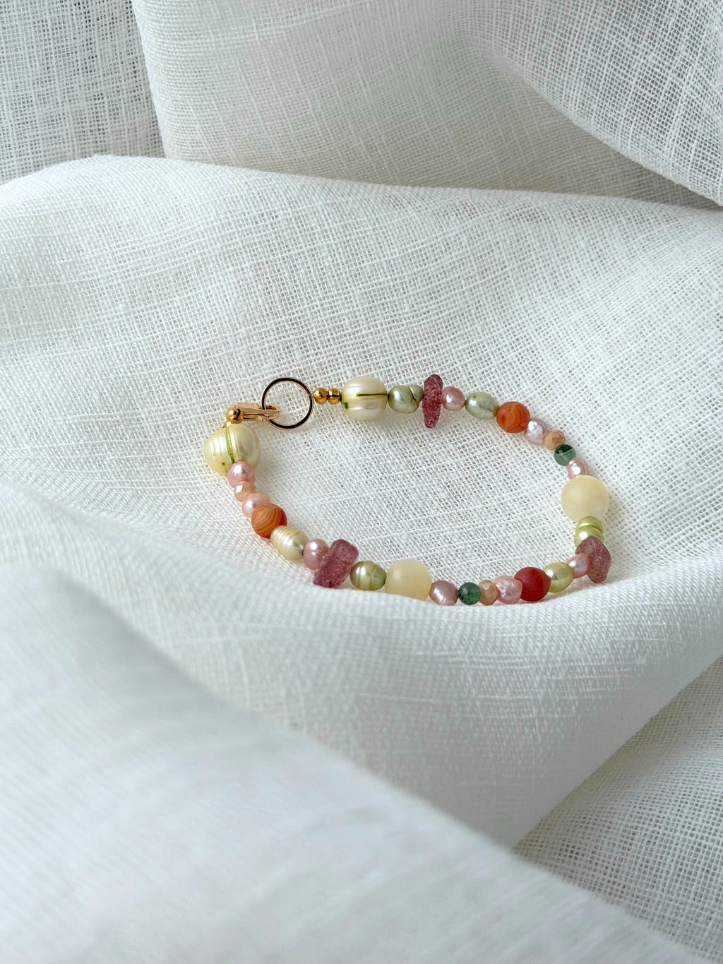 Wild Garden – Handgefertigtes buntes Armband aus Süßwasserperlen, Aventurin & Glasperlen