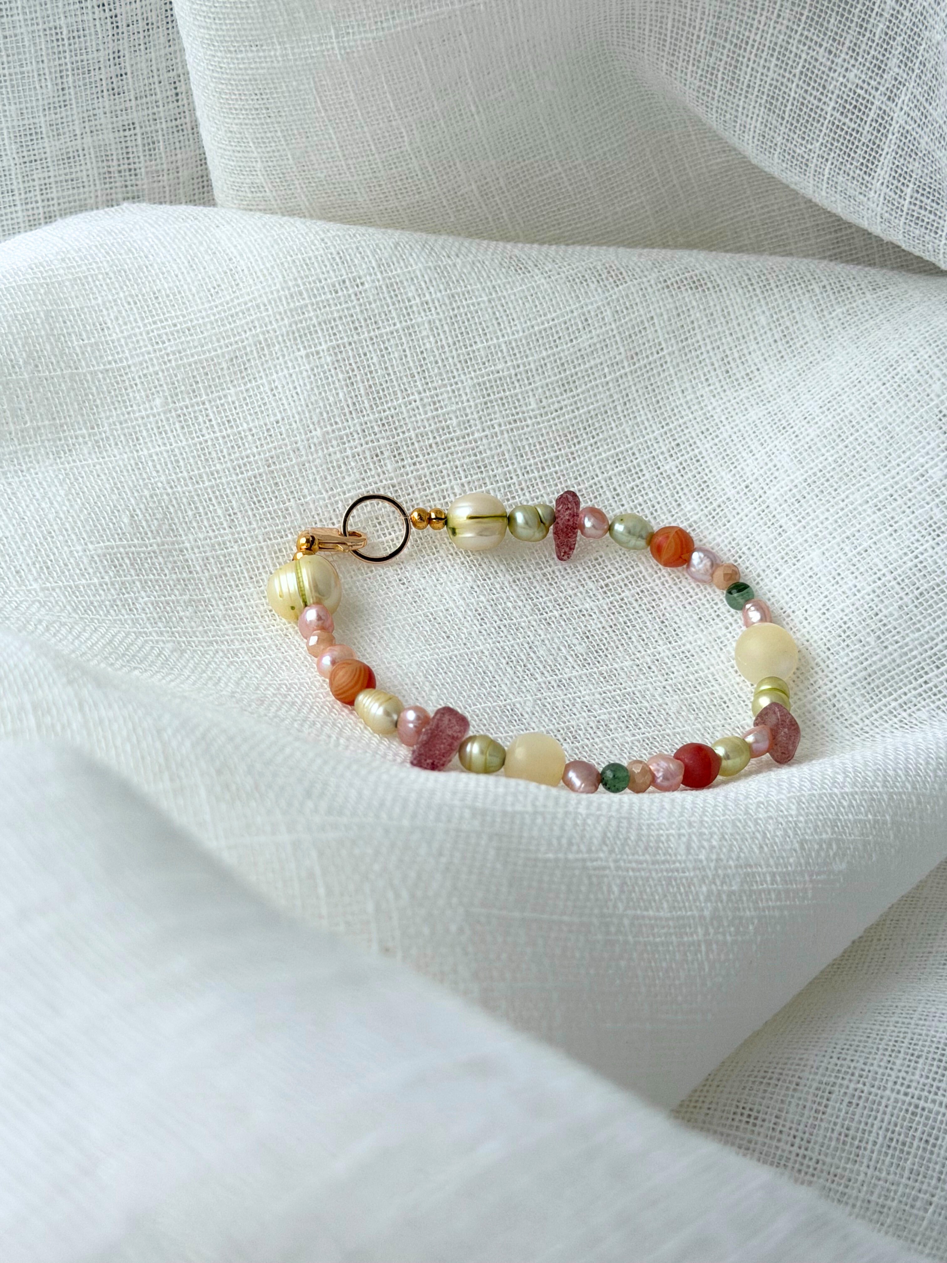 Wild Garden – Handgefertigtes buntes Armband aus Süßwasserperlen, Aventurin & Glasperlen