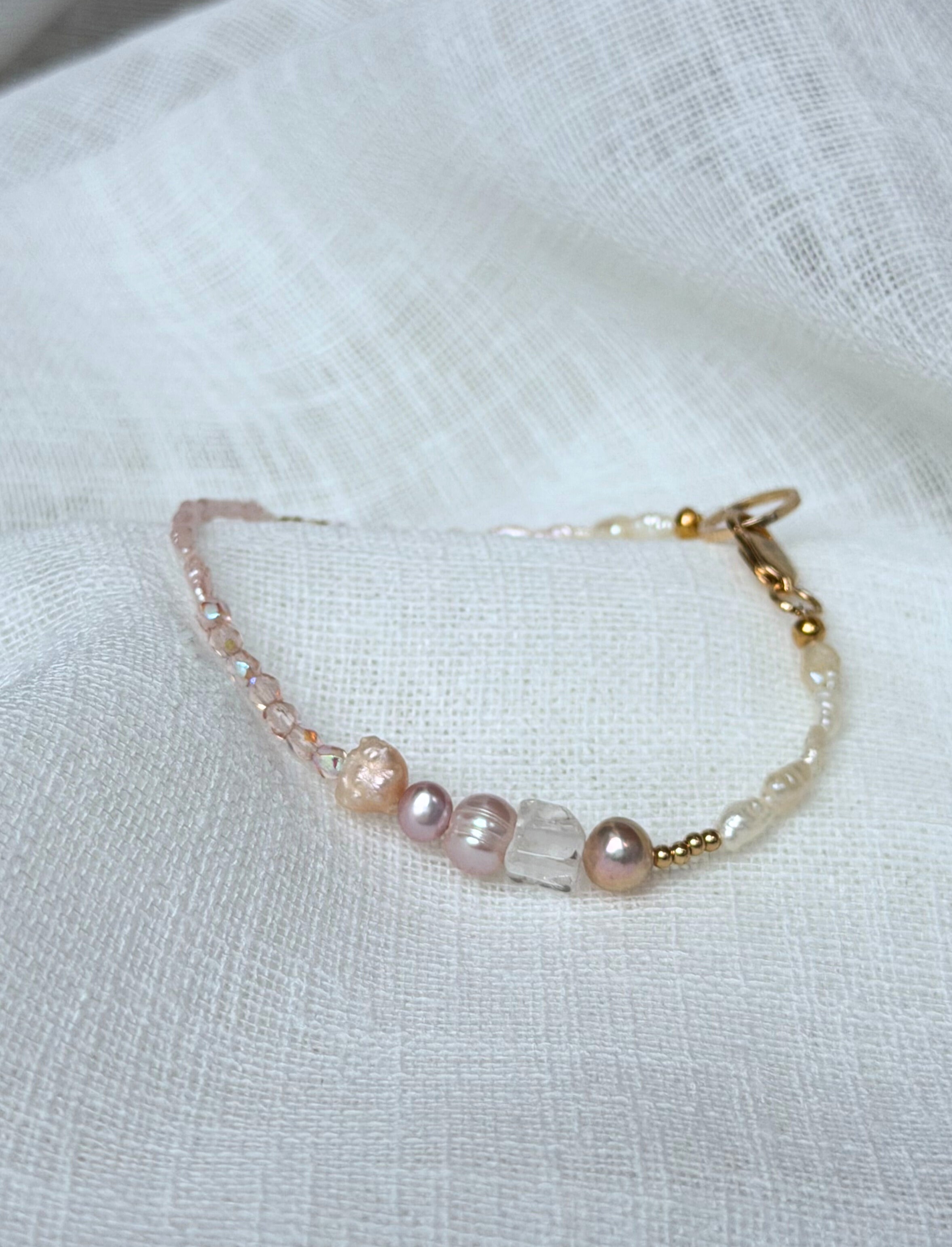 Mel Medley – Rosé Perlenarmband mit Süßwasserperlen