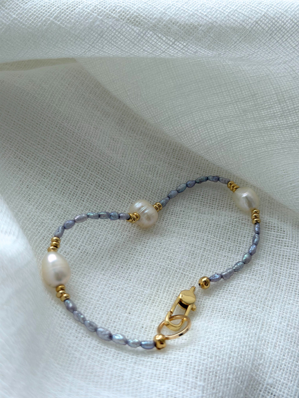 Lavender Blush – Süßwasserperlenarmband in Lavendel & Perlmutt