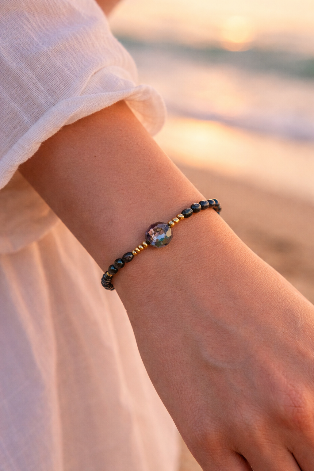 Süßwasserperlen Armband Midnight Tide – Peacock mit Statement-Glasperle, Unikat