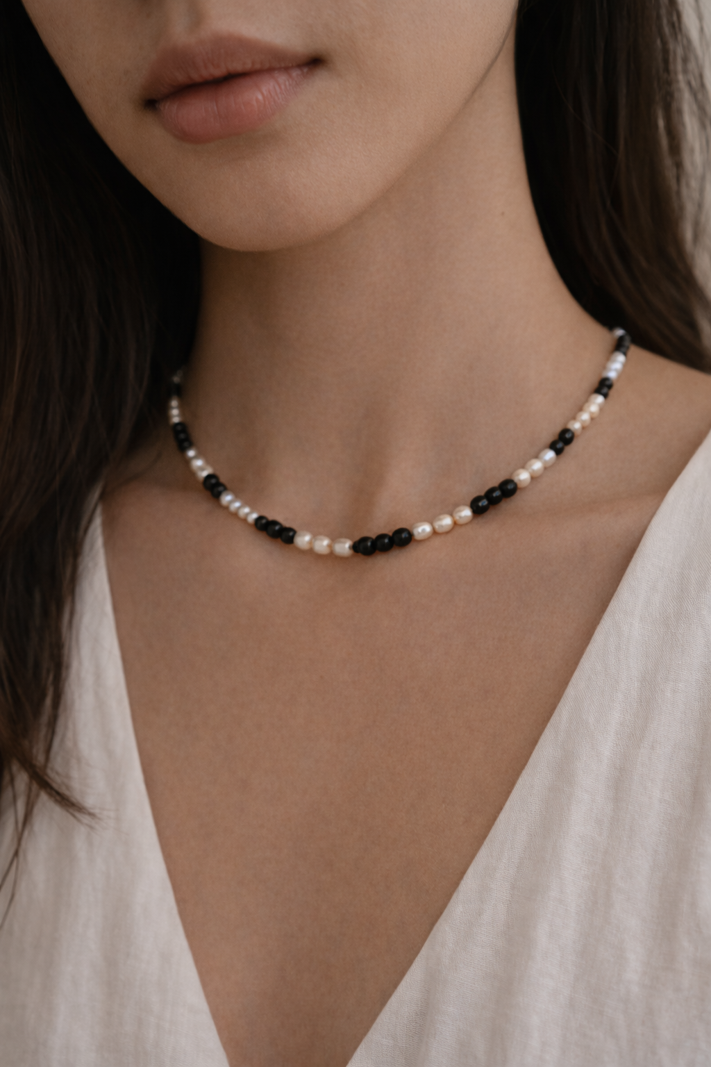 Perlenkette Onyx Balance – Bicolor mit Onyx & Perlmutt, Unikat