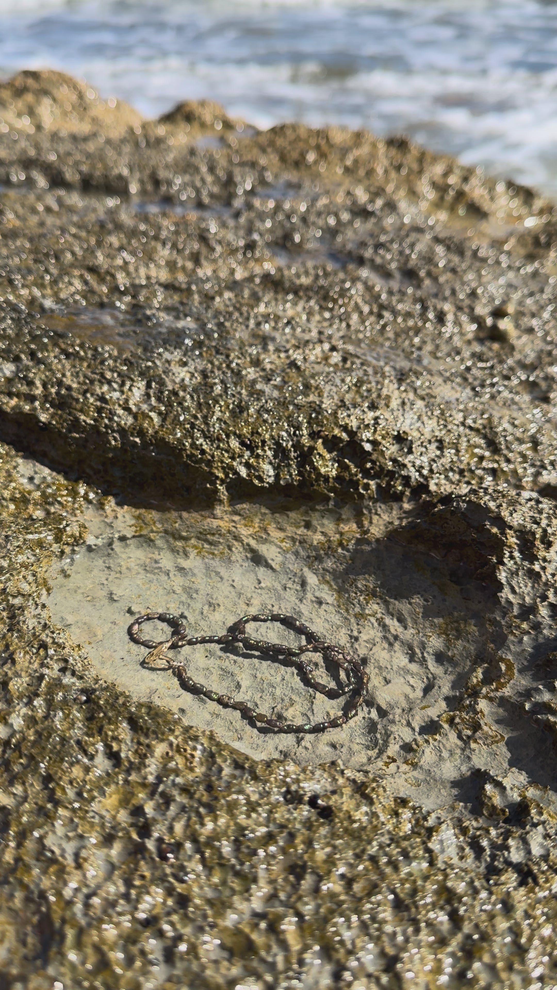 Copper Tide – Süßwasserperlenkette in Braun-Moos-Kupfer