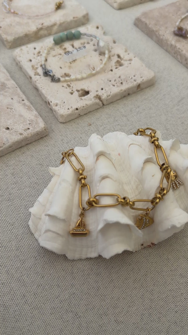Segelboot Anhänger Gold – Maritimer Charm mit Zirkonia | 18K vergoldet