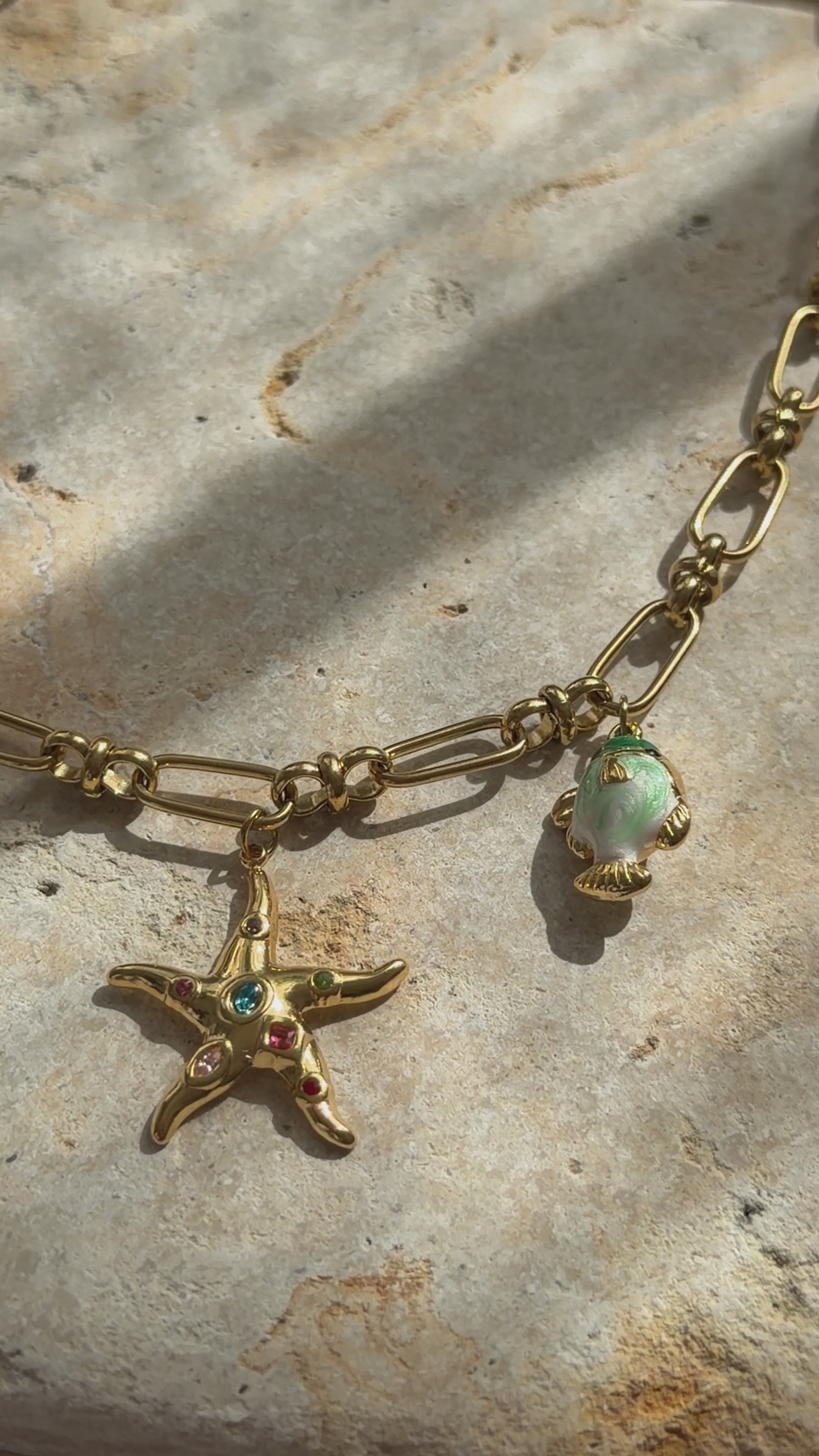 Goldener Seestern mit bunten Zirkonia Charm Anhänger | Edelstahl 18 Karat vergoldet