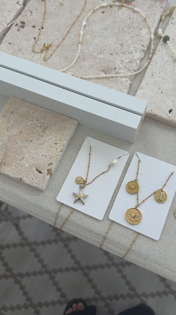 Tropfen-Sonnen Charm – Filigraner Anhänger mit Zirkonia | Edelstahl 18K vergoldet