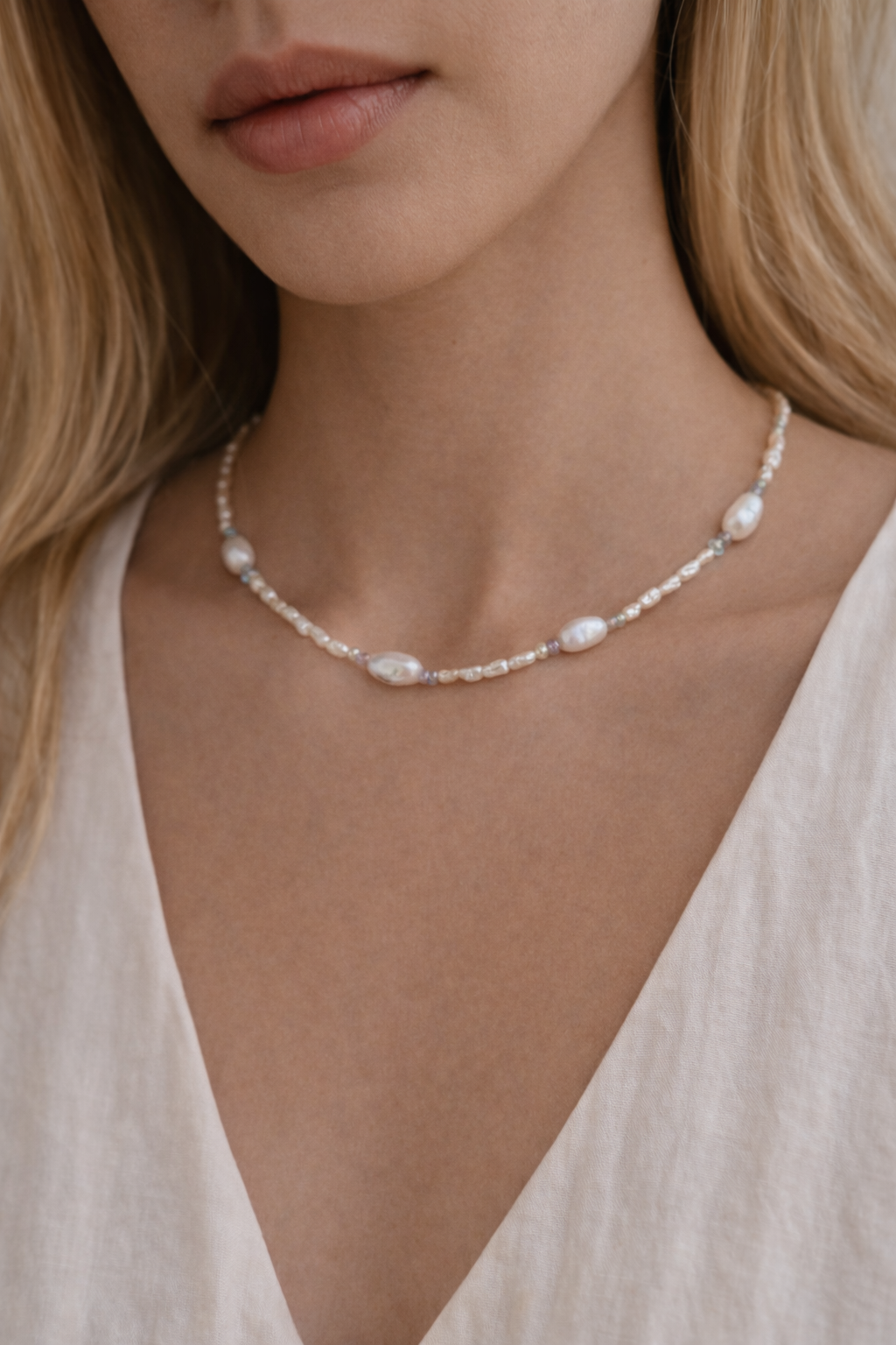 Süßwasserperlenkette Seafoam Pearl – Cremeweißer Choker mit Glasperlen, Unikat